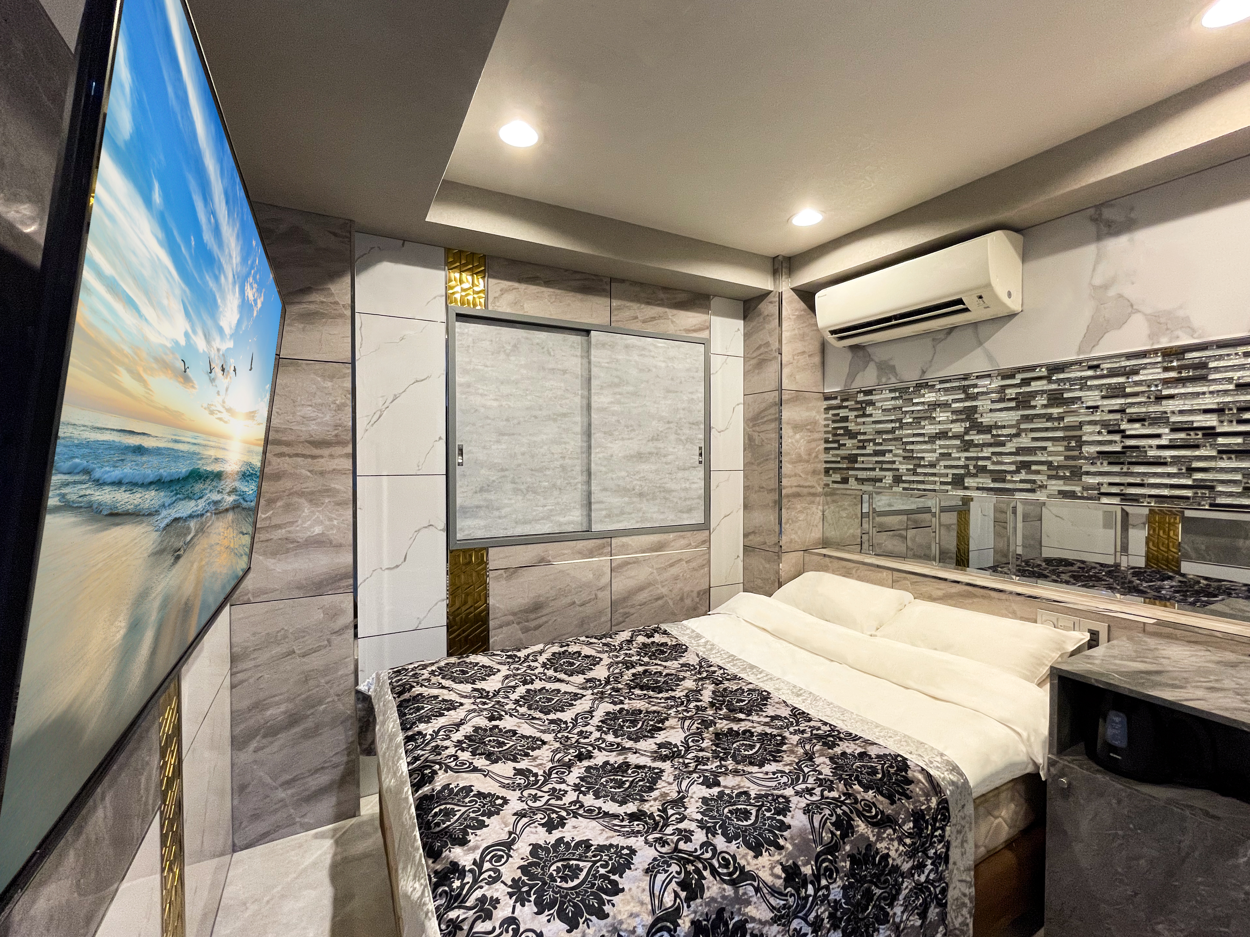 格安ホテルロックス 内装